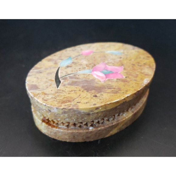 Vintage Hand Carved Soapstone Mother of Pearl Floral design Trinket Box - Picture 2 of 8